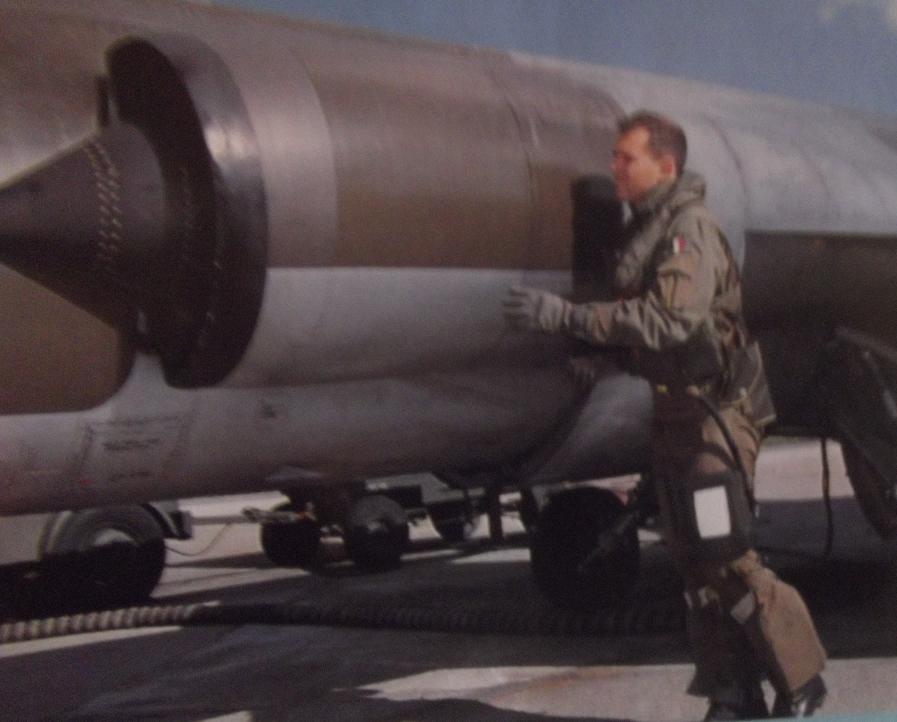 20111014141045_f-104%20ispection%20pre-f