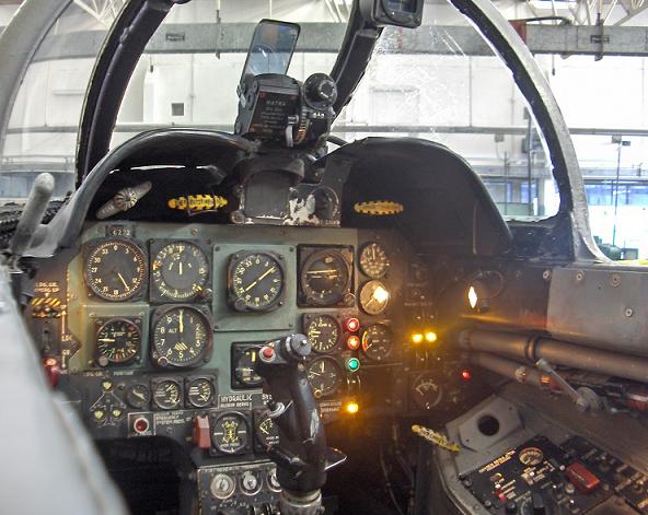 2011821211450_G_91cockpit.jpg