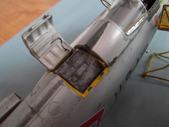 201194161346_f-104%20c%20ammo%20box%20dispencer.JPG